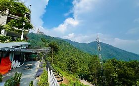 An House, Farm & Trekking